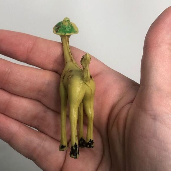 vintage 1960s hong kong kitsch plastic giraffe toy 3 inch wearing hat miniature - Picture 4 of 7